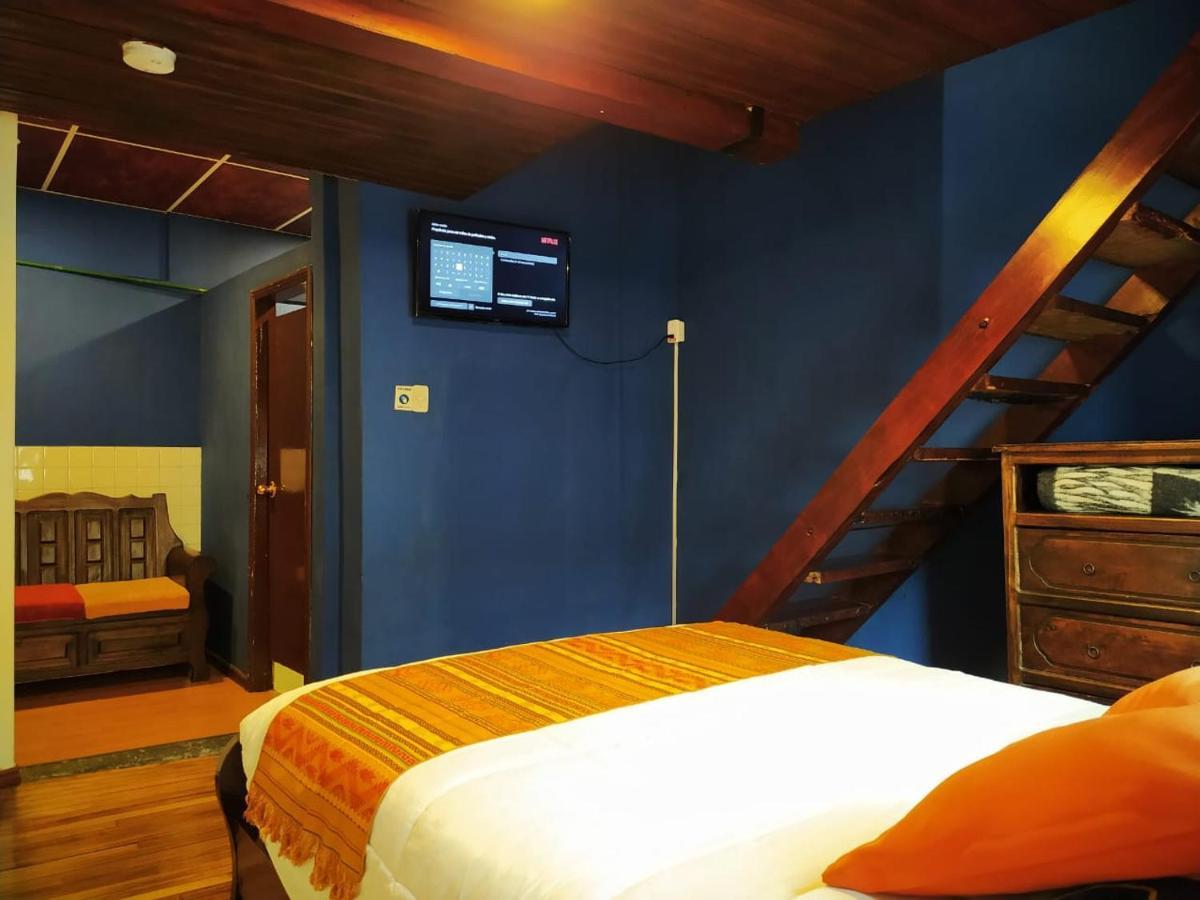 ホテル Hostal La Casa Tolena Quito - Ecuador エクステリア 写真