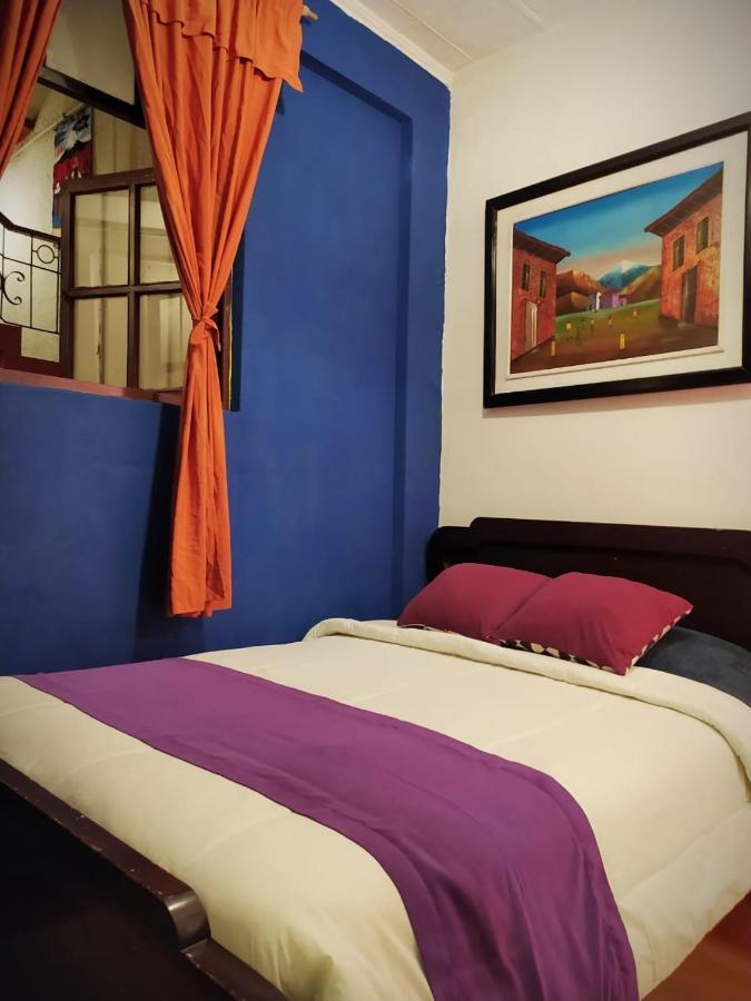 ホテル Hostal La Casa Tolena Quito - Ecuador エクステリア 写真