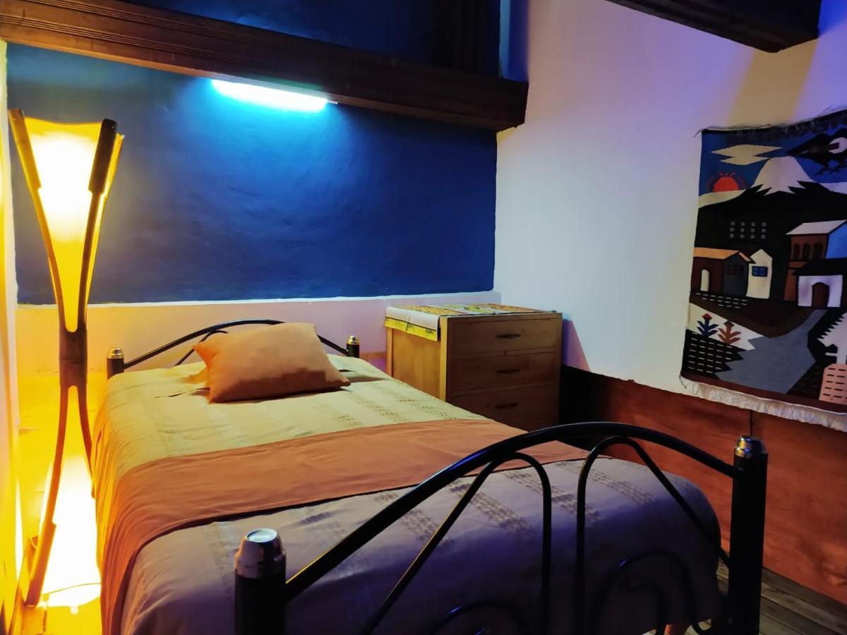 ホテル Hostal La Casa Tolena Quito - Ecuador エクステリア 写真