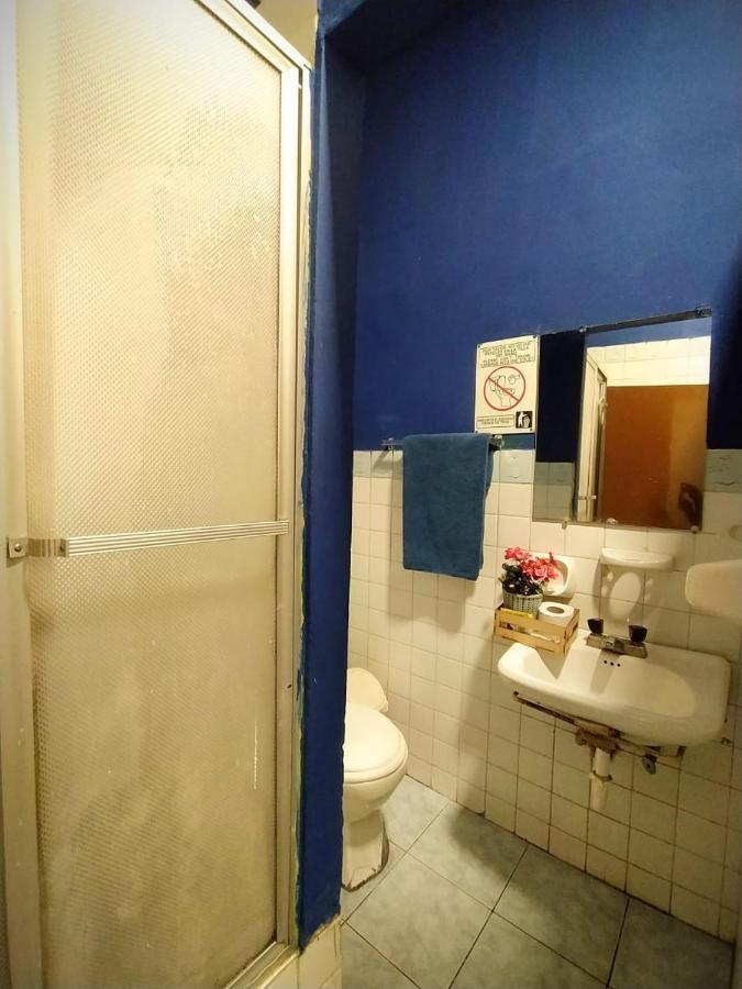 ホテル Hostal La Casa Tolena Quito - Ecuador エクステリア 写真