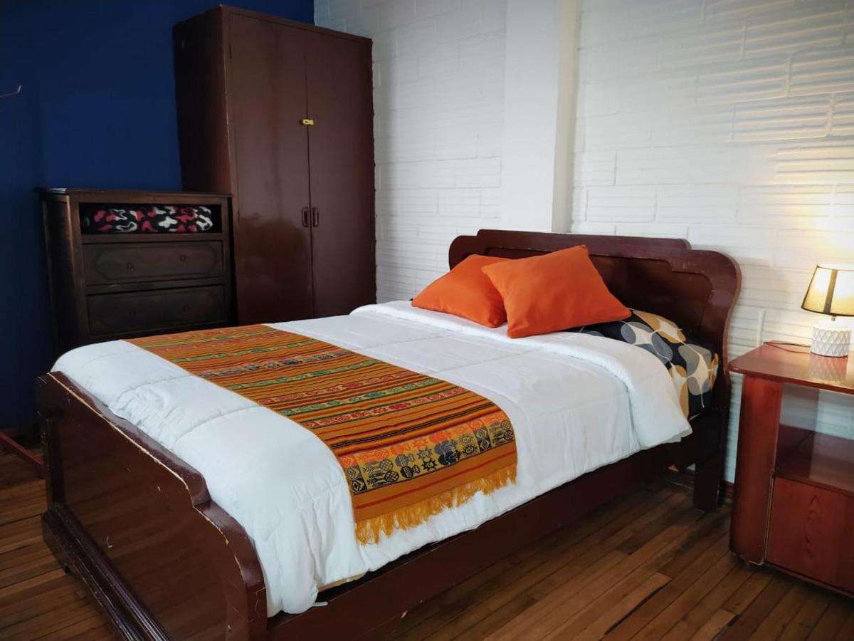 ホテル Hostal La Casa Tolena Quito - Ecuador エクステリア 写真