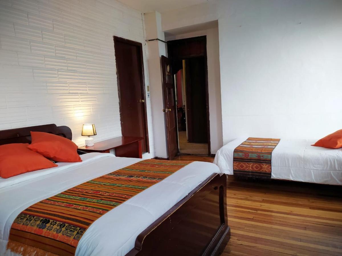 ホテル Hostal La Casa Tolena Quito - Ecuador エクステリア 写真