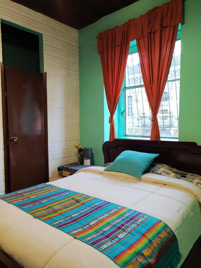 ホテル Hostal La Casa Tolena Quito - Ecuador エクステリア 写真