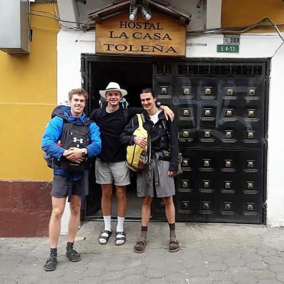 ホテル Hostal La Casa Tolena Quito - Ecuador エクステリア 写真