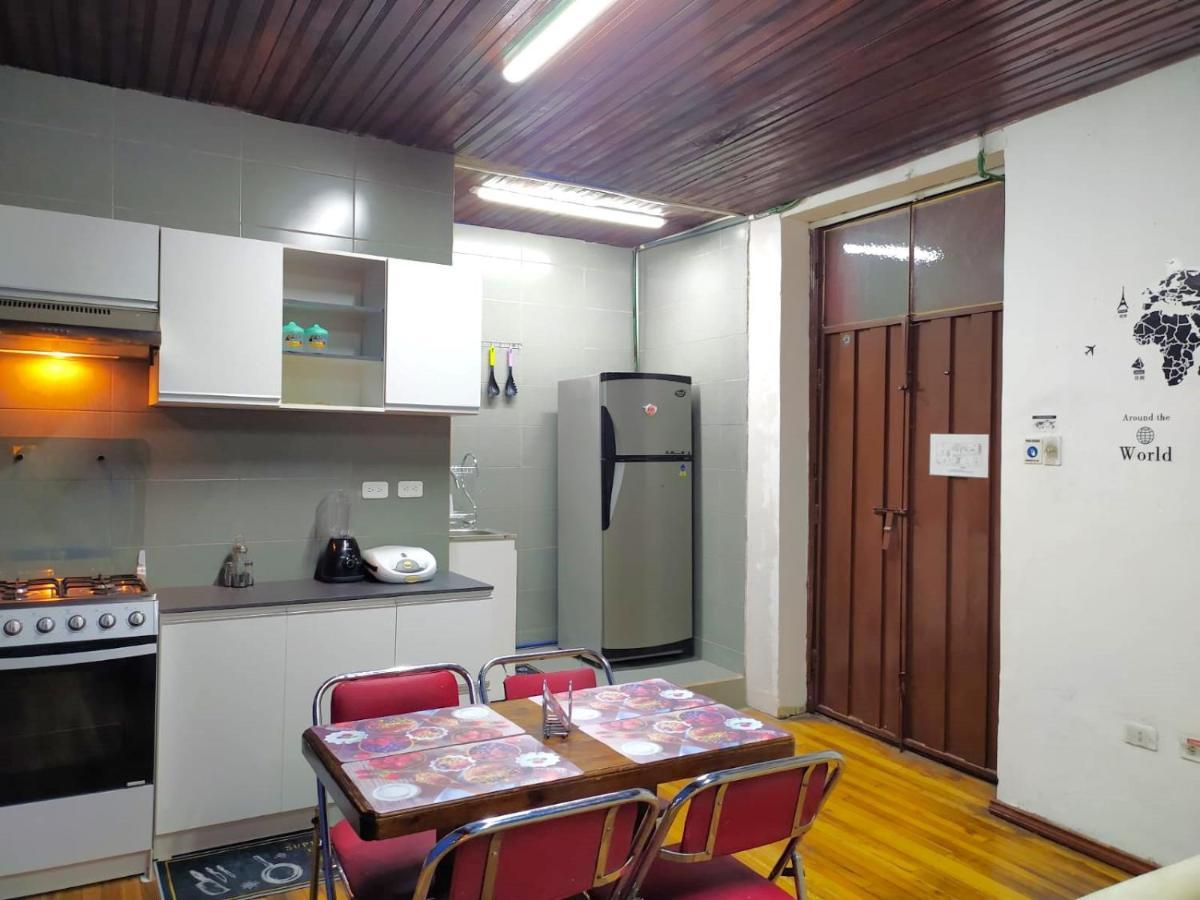 ホテル Hostal La Casa Tolena Quito - Ecuador エクステリア 写真