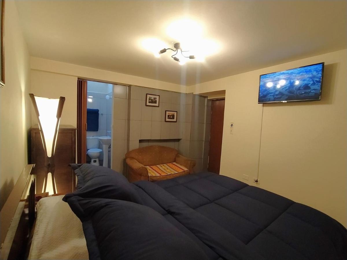 ホテル Hostal La Casa Tolena Quito - Ecuador エクステリア 写真