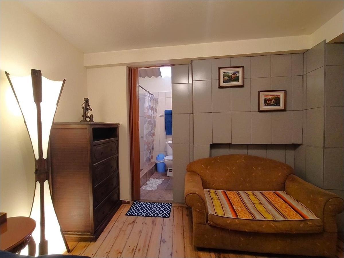 ホテル Hostal La Casa Tolena Quito - Ecuador エクステリア 写真